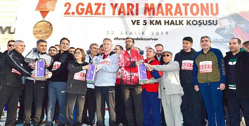 2. Gazi Yarı Maratonu ve Halk Koşusu Düzenlendi