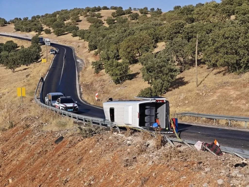 Sağlık çalışanları trafik kazası geçirdi 2 sağlıkçı  vefat etti 