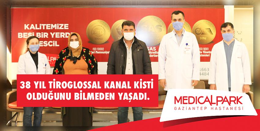 38 Yil Ti̇roglossal Kanal Ki̇sti̇ Olduğunu Bi̇lmeden Yaşadı