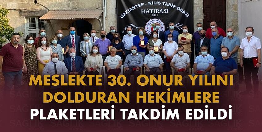 Meslekte 30.Onur Yılını dolduran hekimlere plaketleri takdim edildi