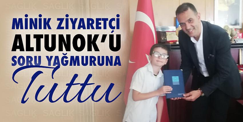 Minik ziyaretçi Altunok’u soru yağmuruna tuttu