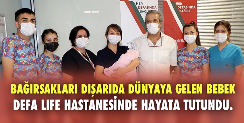 Bağırsakları dışarıda dünyaya gelen bebek Defa Life Hastanesinde hayata tutundu. 