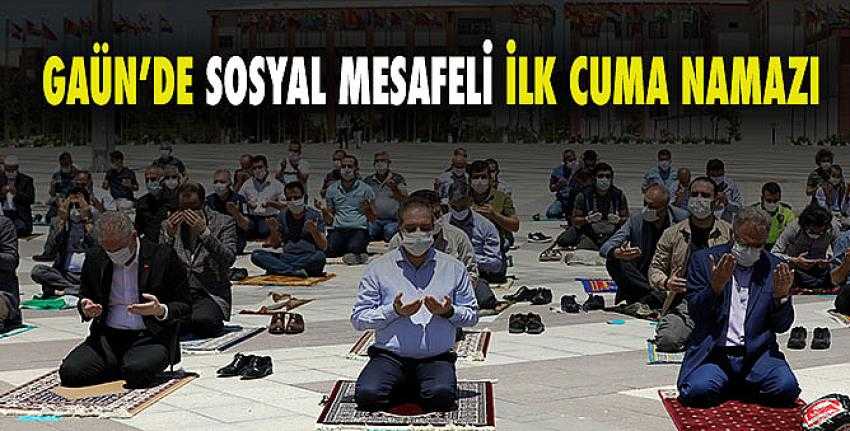 Gaün’de Sosyal Mesafeli İlk Cuma Namazı