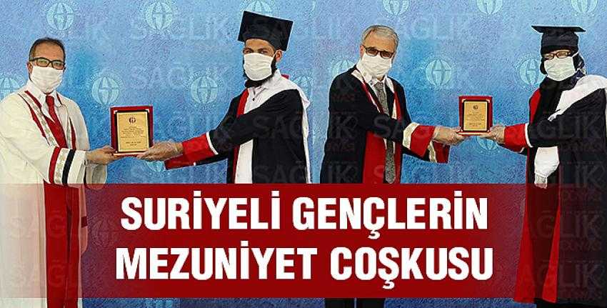 Suriyeli Gençlerin Mezuniyet Coşkusu