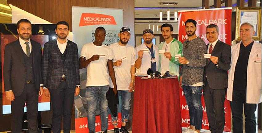 Medicalpark Hastanesi’nin Etkinliğine  Futbolculardan Duyarlı Davranış